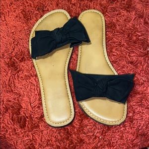 Black bow sandals